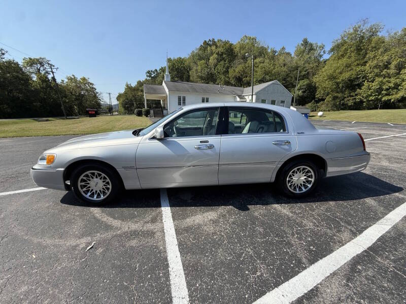 lincoln town car 2000 1LNHM82W2YY790983 image